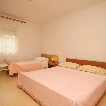 Апартаменты Apartments With Parking Space Ugljan - 8479 *