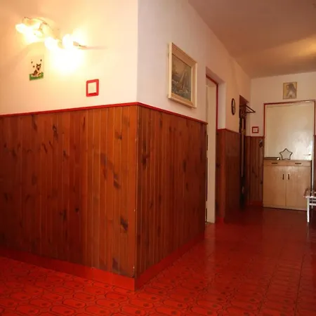 Apartman Apartments With A Parking Space Ugljan - 8479