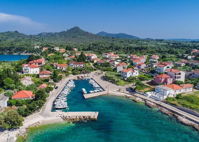 Apartments With Parking Space Ugljan - 8479