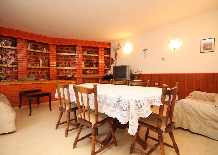 Apartman With Parking Space - 8479 *