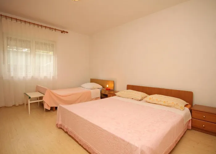 Apartman With Parking Space - 8479 *