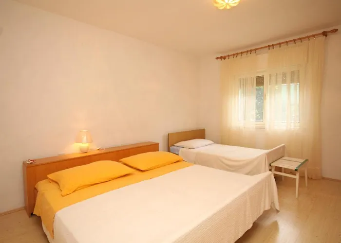 With Parking Space - 8479 Apartman Ugljan